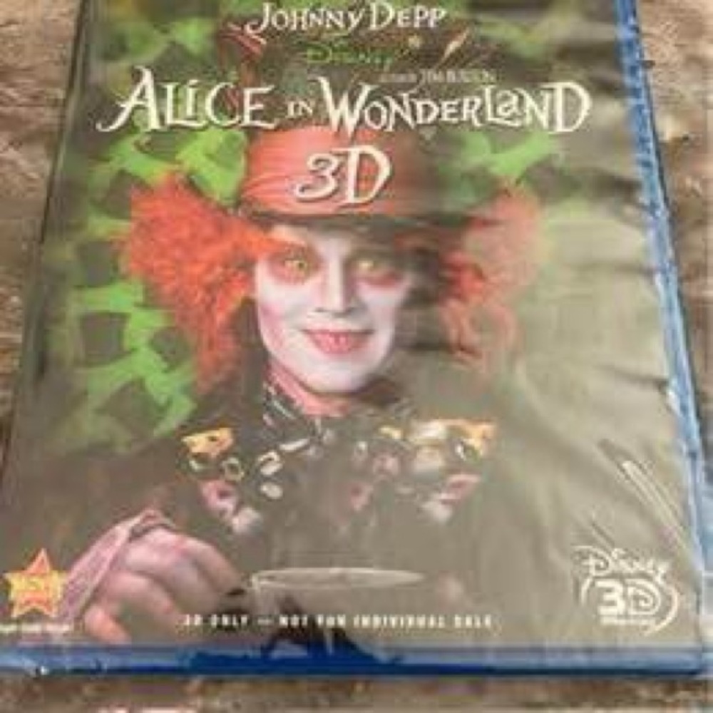 Disney Alice in Wonderland 3D Blu-ray‎ with Green and Red Cover